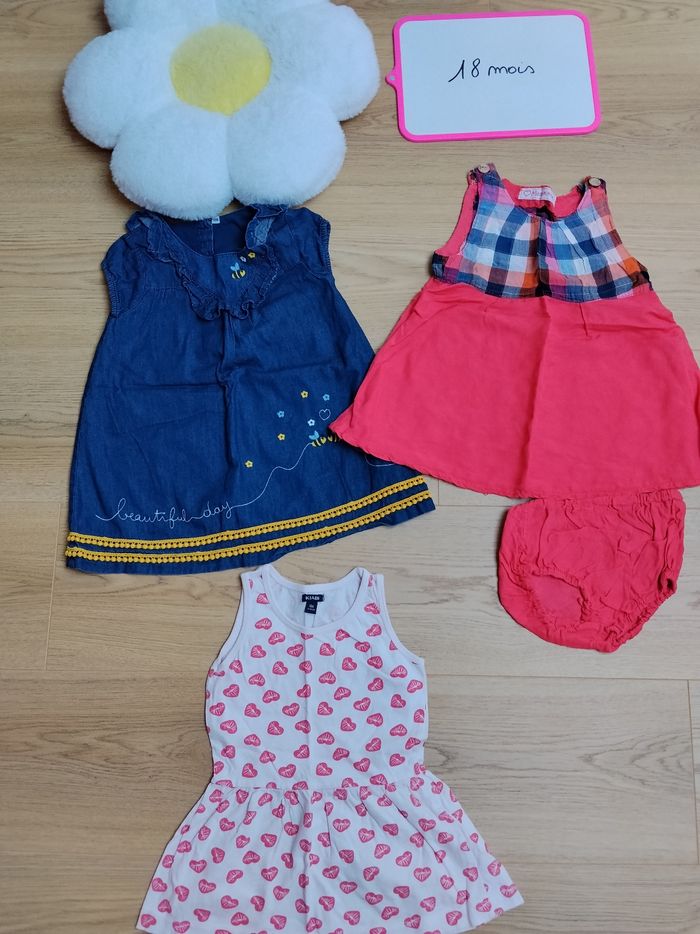 Lot 3 robes 18 mois