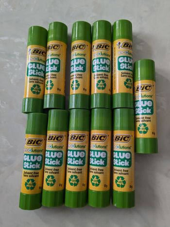 Lot de 11 bâtonnets de colle Bic  blanche sans solvant Glue Stick. 8grs