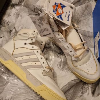 baskets ADIDAS taille 46 🎁 NEUF 🎁
