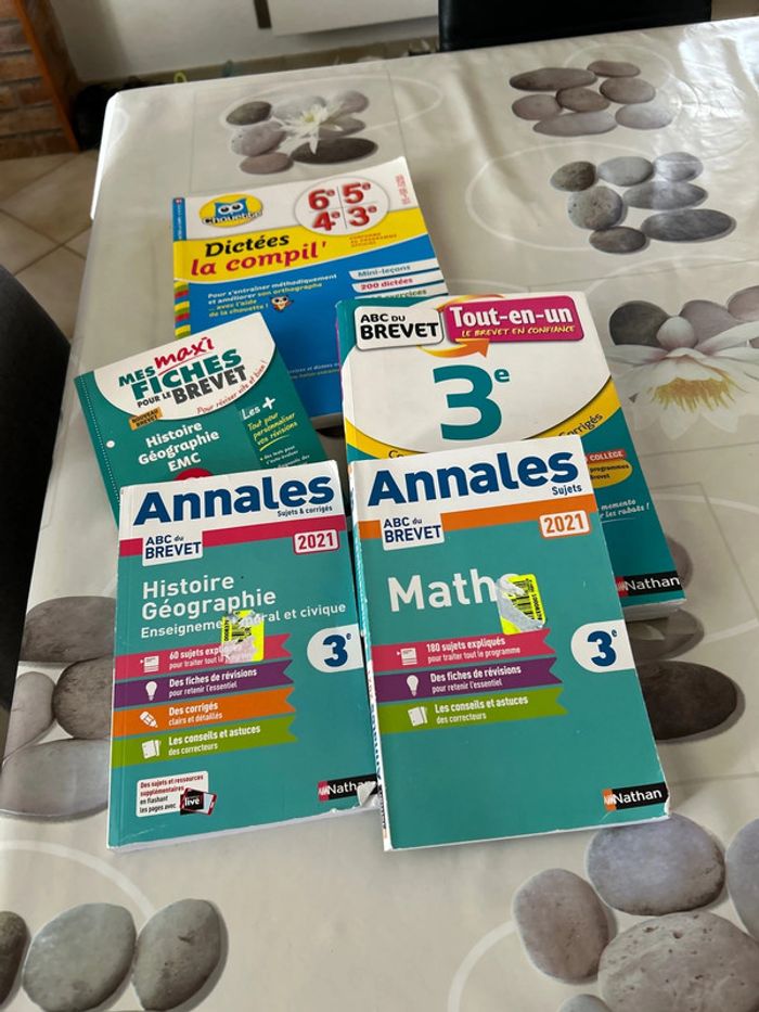 Lot de 5 livres pour le brevet