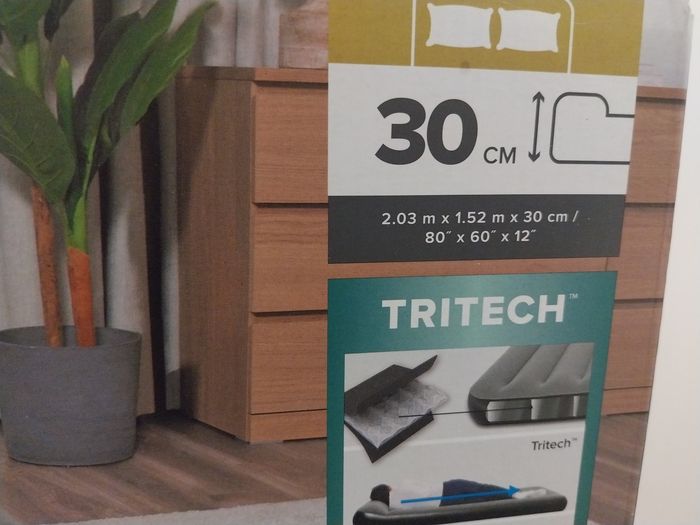 Matelas gonflable 2 places avec une pompe électrique intégrée - photo numéro 4