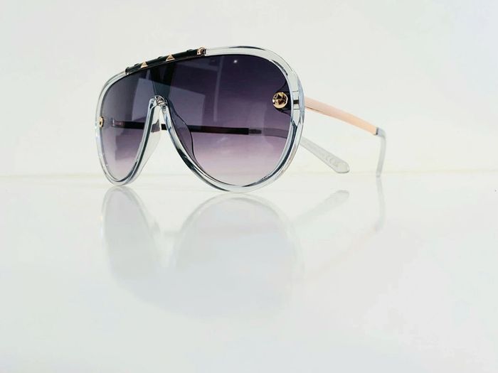 Lunette de soleil mixte transparente style masque bras dorés UV protection catégorie 3 - photo numéro 9