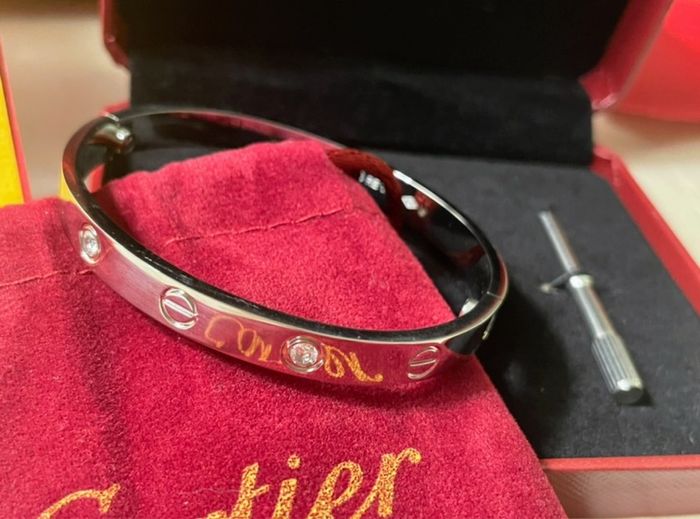 Bracelet Cartier Love en argent platine