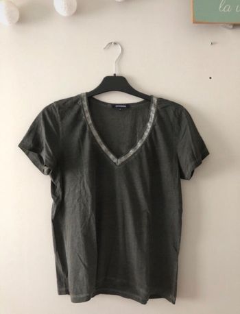 Tee shirt col paillettes