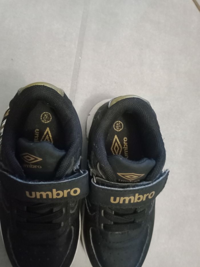 Basket umbro taille 24 - photo numéro 4