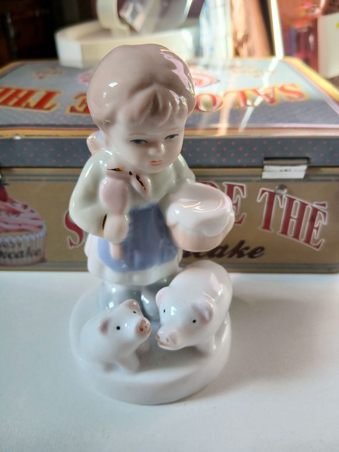 Sculpture fermière en porcelaine