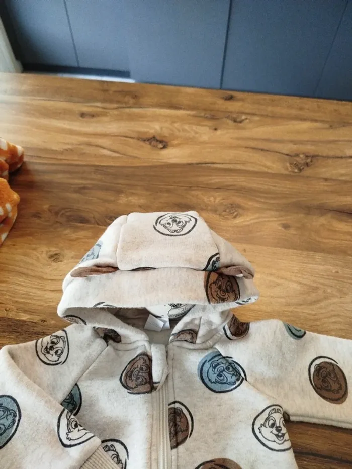 Lot 6 mois sur pyjama+ combinaison - photo numéro 4