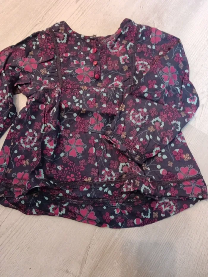 Blouse fleurie vu violette 5 ans - photo numéro 2