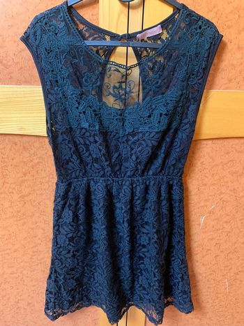Belle robe noir habillé en dentelle taille 40