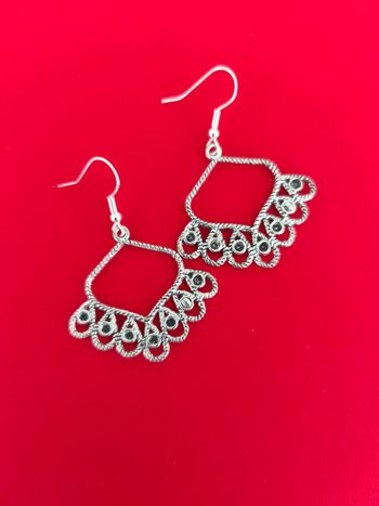 Boucles d'oreilles pendante argenté baroque élégante
