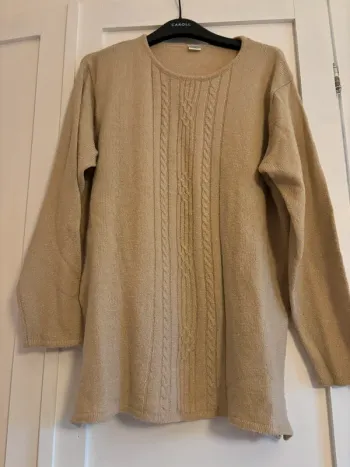 Pull beige à torsades