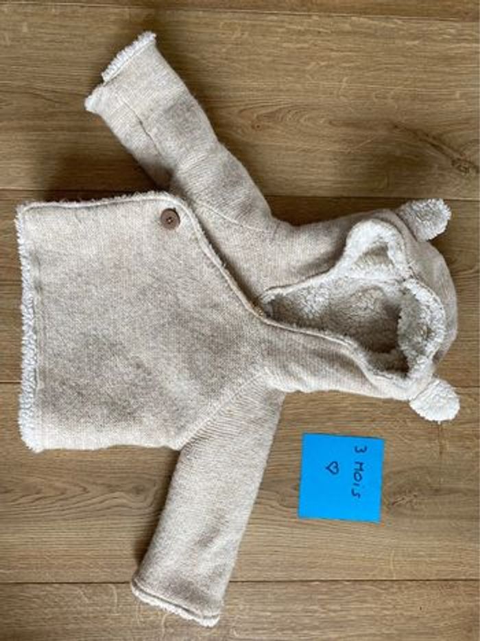 Gilet col V en fine maille boutonné