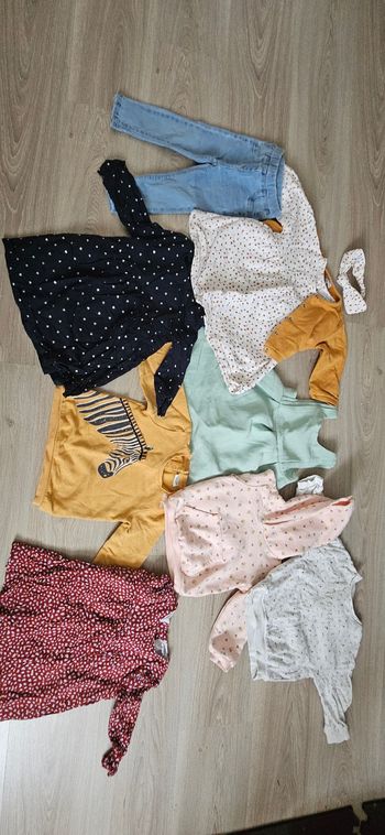 Lot de vêtements pour fille