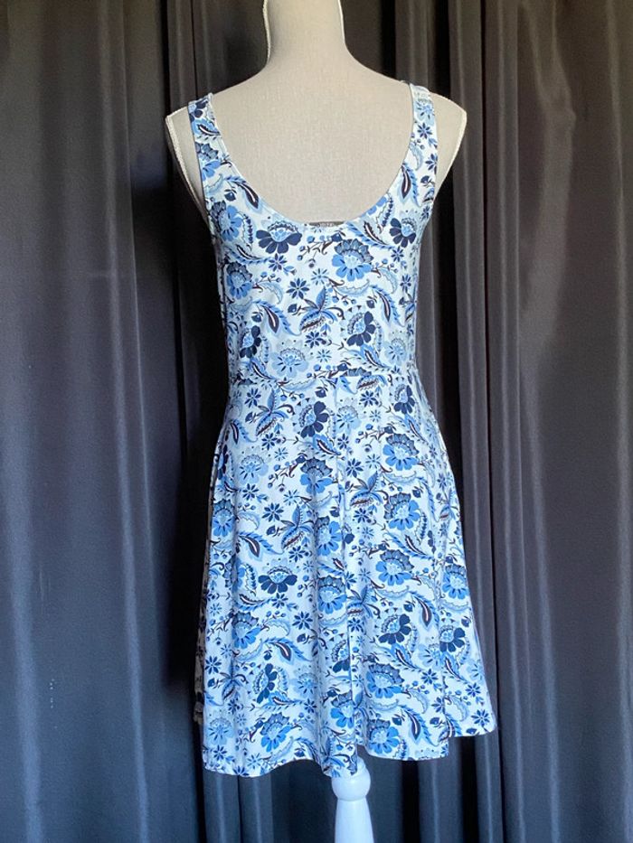 Robe patineuse à fleurs - photo numéro 4
