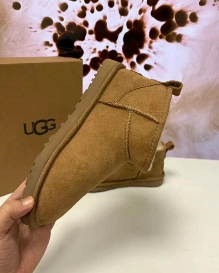 Bottes de neige UGG Mini, pointure 39 - photo numéro 4