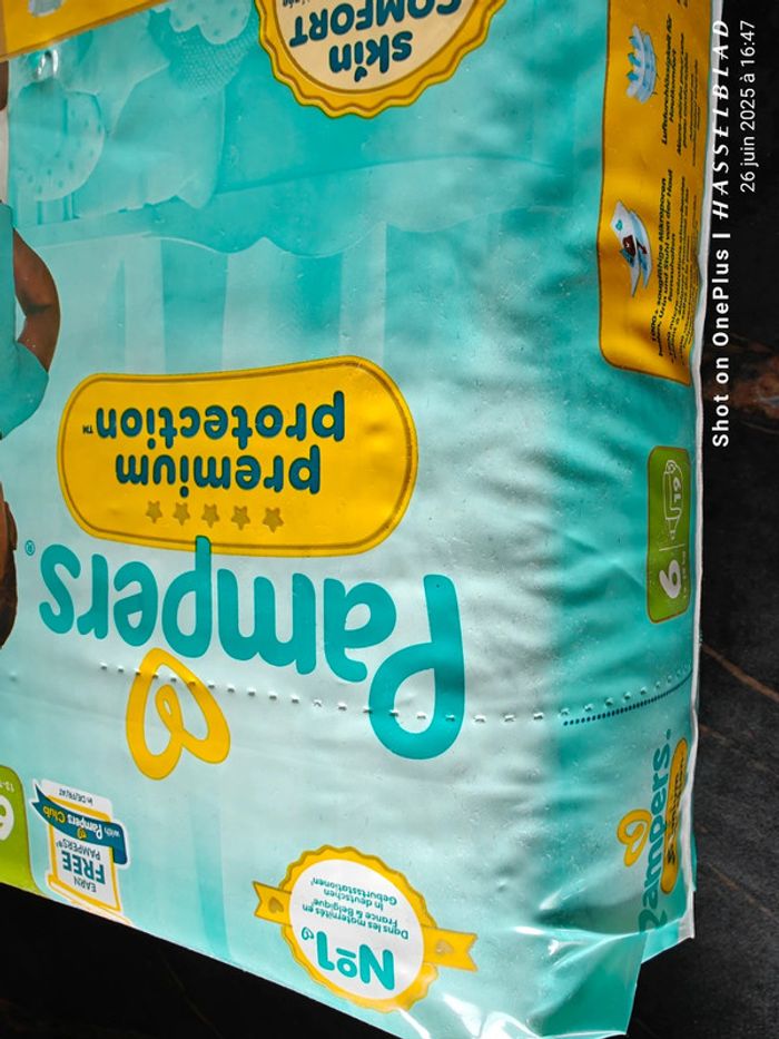 Deux petits paquets Pampers premium protection t.6 - photo numéro 3