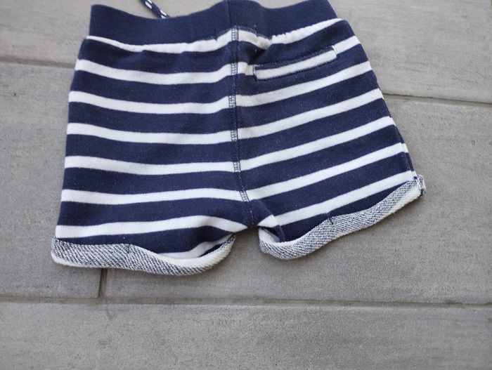 Lot N°558 Short épais bébé fille 24 mois Primark - photo numéro 3