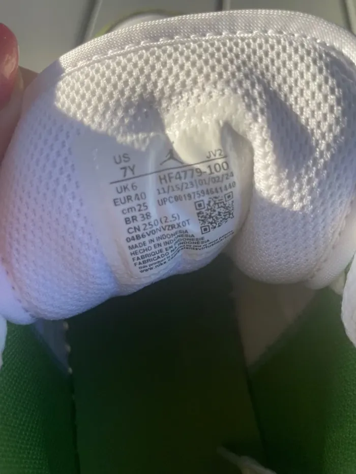 Baskets Air Jordan 1 Low vert et blanc - photo numéro 8