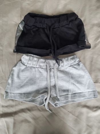 🌴 Lot de 2 short gris argentée et noir argentée taille 2 ans
