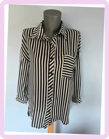 Chemise rayée noir & blanc Lily White – taille M/L – coupe asymétrique tendance