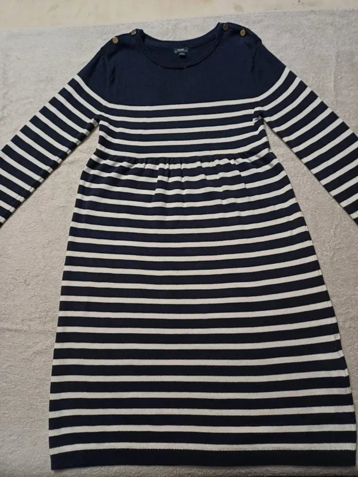 Robe Kiabi 10 ans (réf perso G-I3)(familleac72)