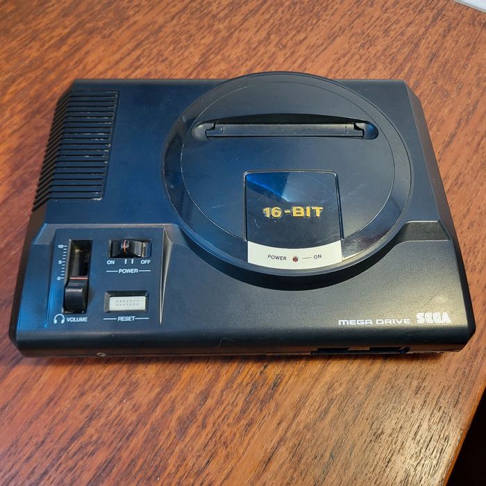 Sega Mega Drive 16 Bit plus 2 manette officielle - photo numéro 7