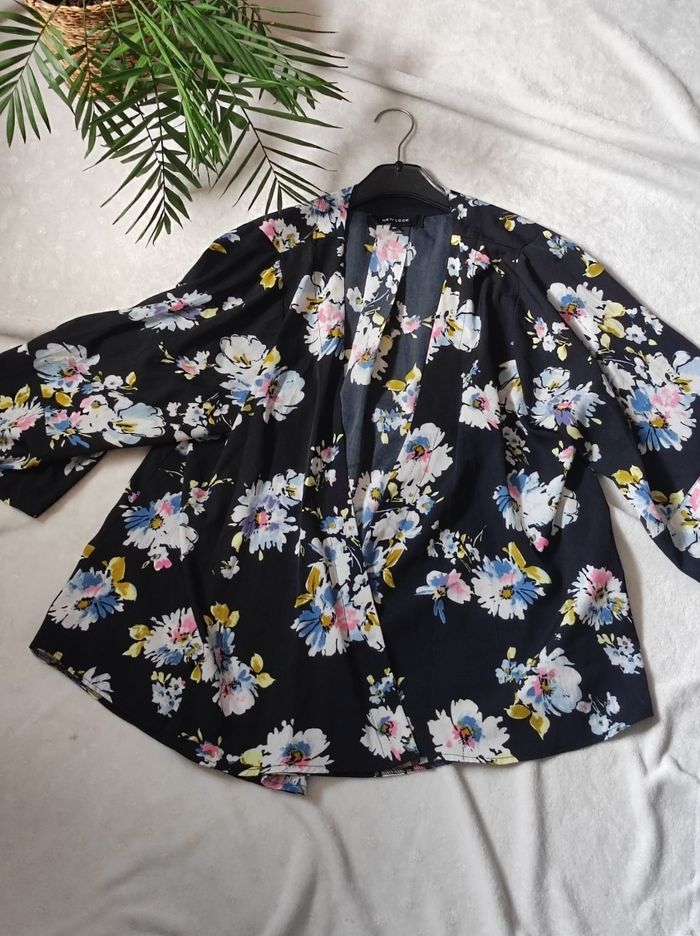 Kimono fleurie taille 38