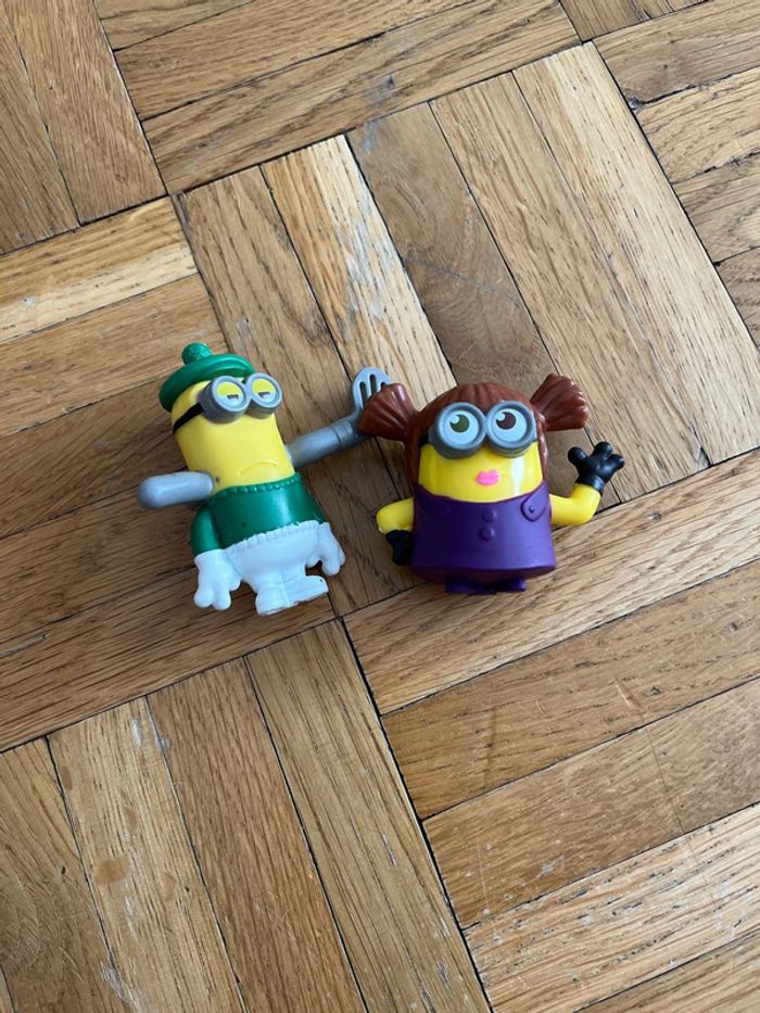 Deux. Figurines mignon.