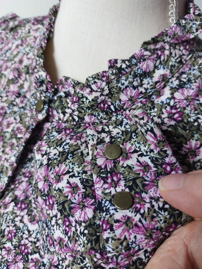 Jolie chemise fleurie - photo numéro 5