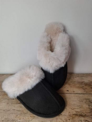 Chaussons fourrés noir femme taille 40