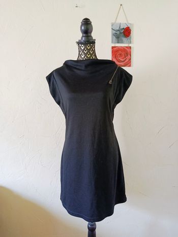 🌸Petite robe noire, taille 4