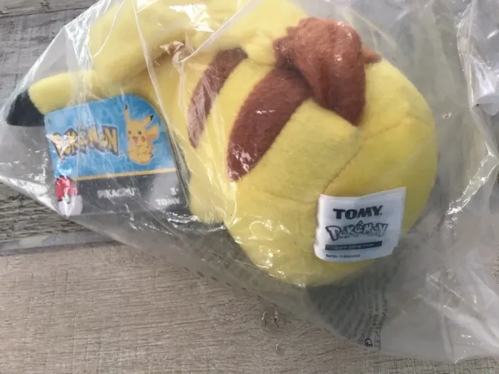 Peluche pikachu neuve tomy - photo numéro 4
