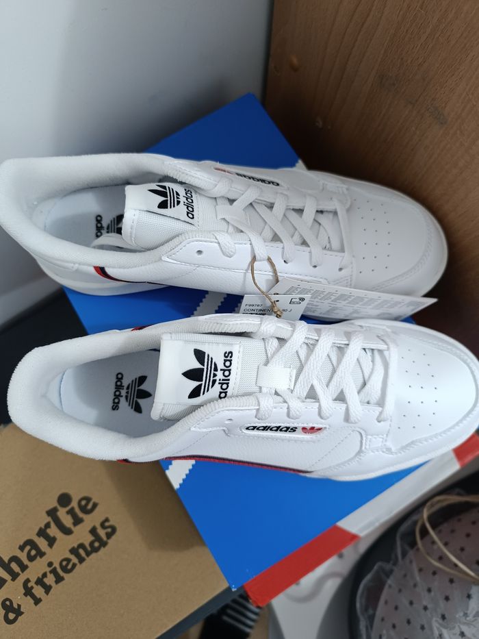 Basket adidas femme neuf avec étiquette (75€ - photo numéro 3