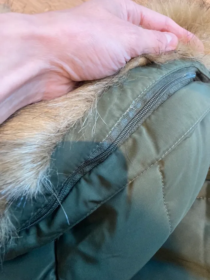 6 ans - Veste doudoune toute neuve avec étiquette - taille bien correctement - photo numéro 5