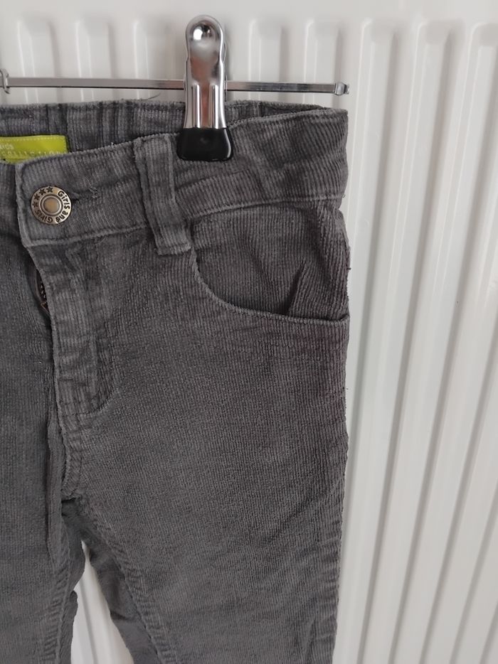 Pantalon gris  fille 7 ans - photo numéro 3