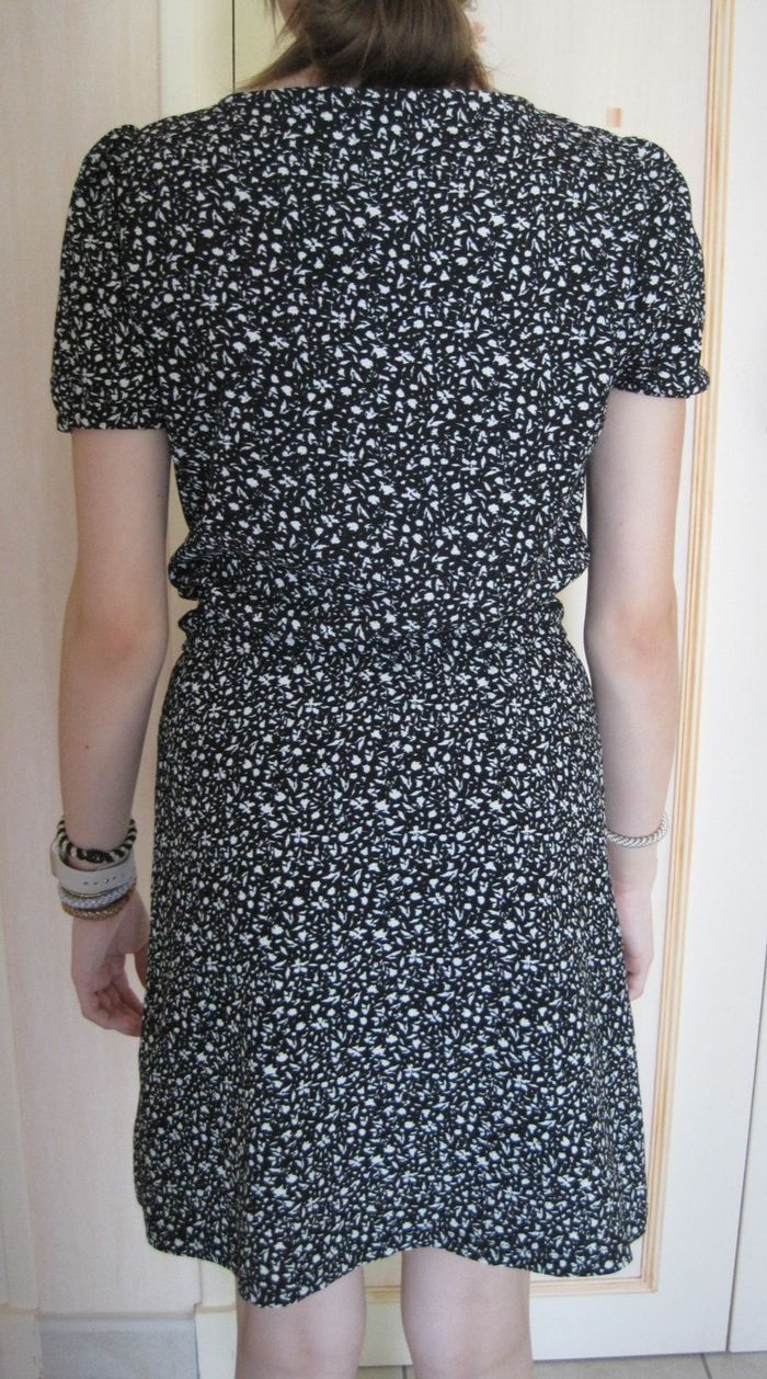 Robe cache -coeur Kiabi XXS ou 12 ans - photo numéro 2