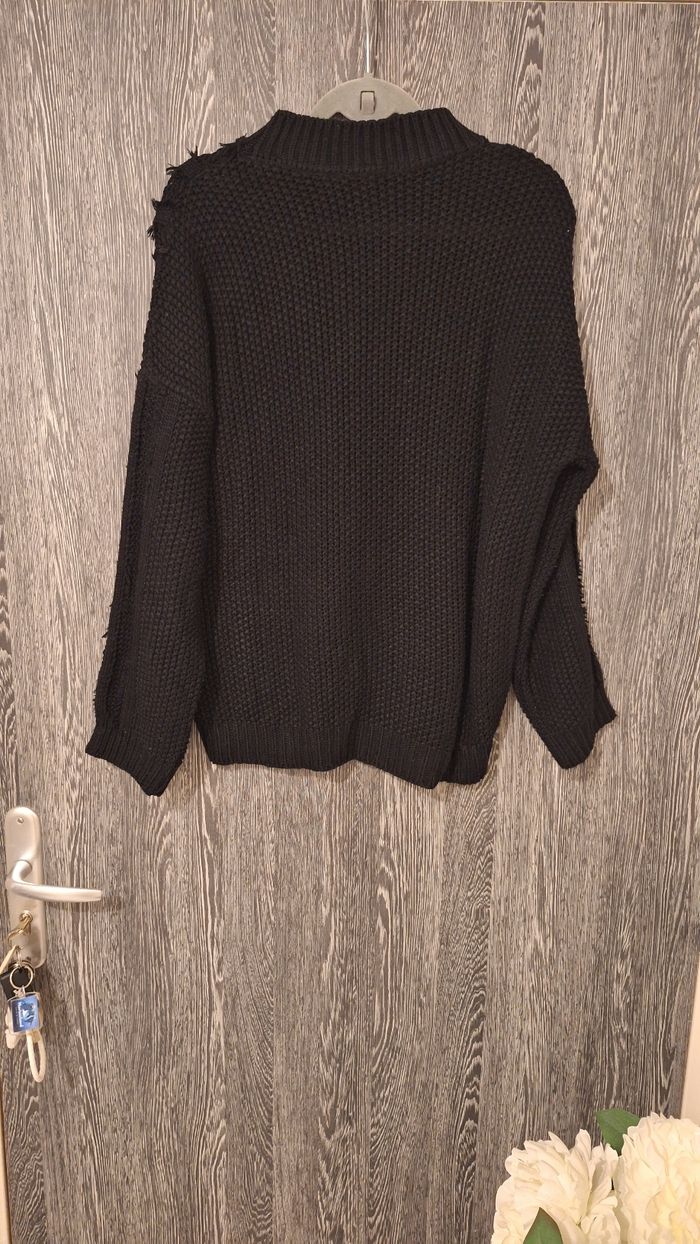 Pull mailles effilochées noir col rond - photo numéro 2