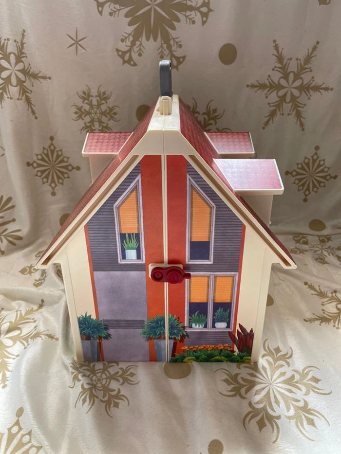 Maison playmobil avec accessoires et personnages - photo numéro 2