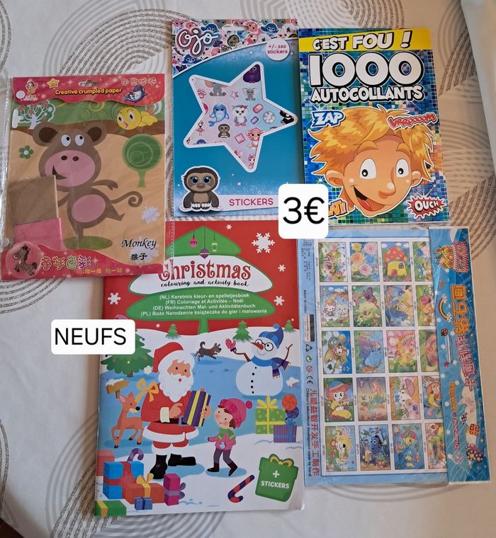 Lot NEUFautocollants stickers cahier de Noël jeux créatifs.