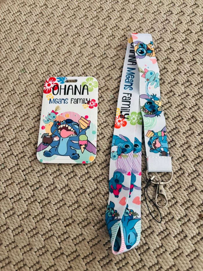 Porte carte Stitch blanc mignon lanière bus école badge lanière