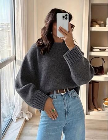 Pull gris foncé col rond coupe ample