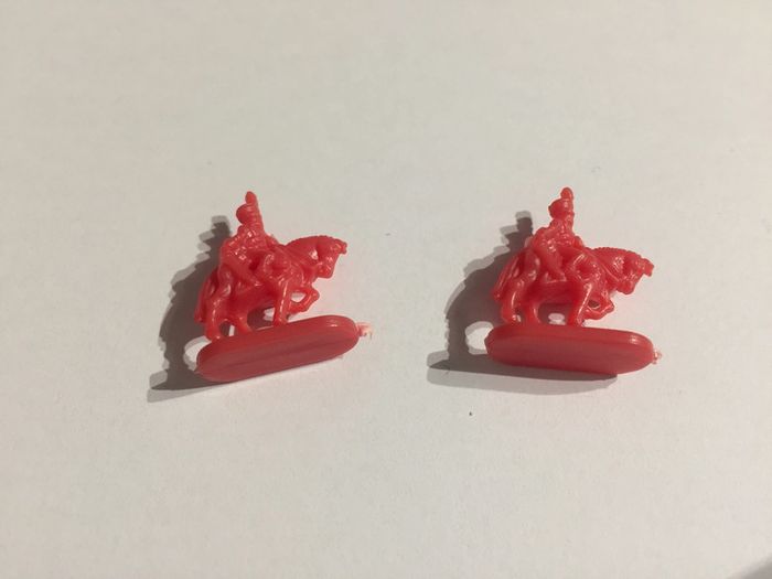 Figurine cavalerie x2 rouge pièce détachée jeu de société Risk la conquête du monde Parker #A54 - photo numéro 2