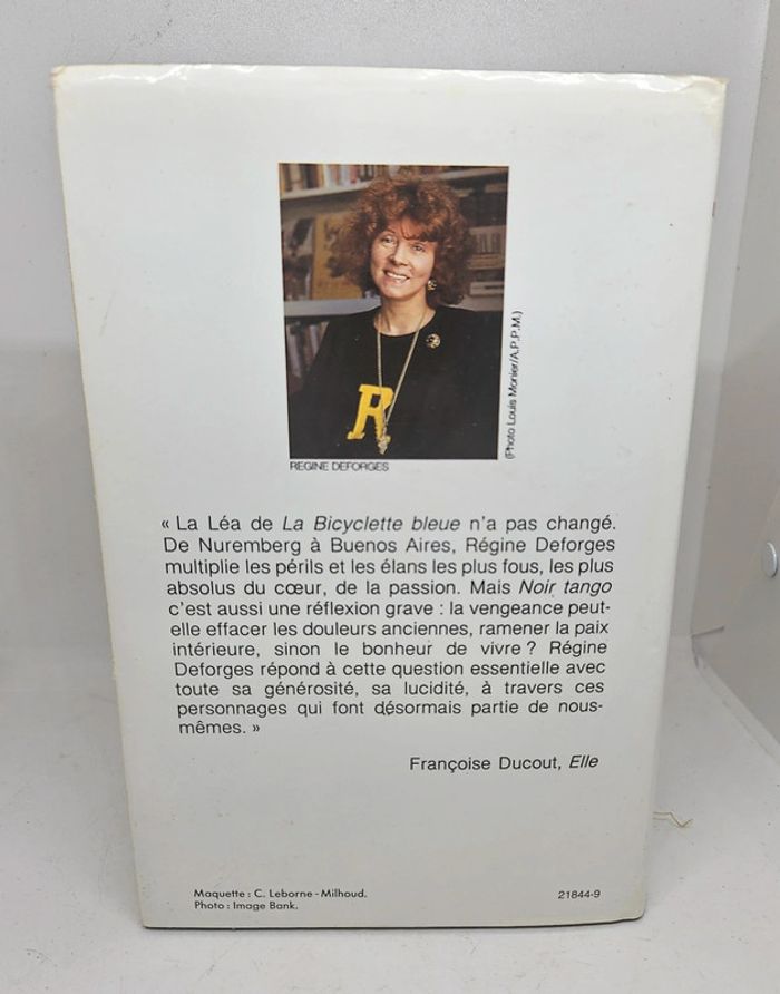 "Noir tango", de Régine Deforges.
354 pages.
ISBN : 2.7242.6736.2. - photo numéro 2