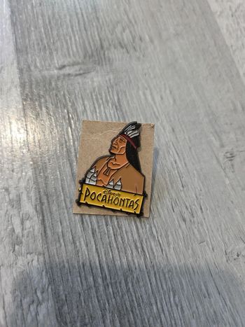 Pins disney Pocahontas