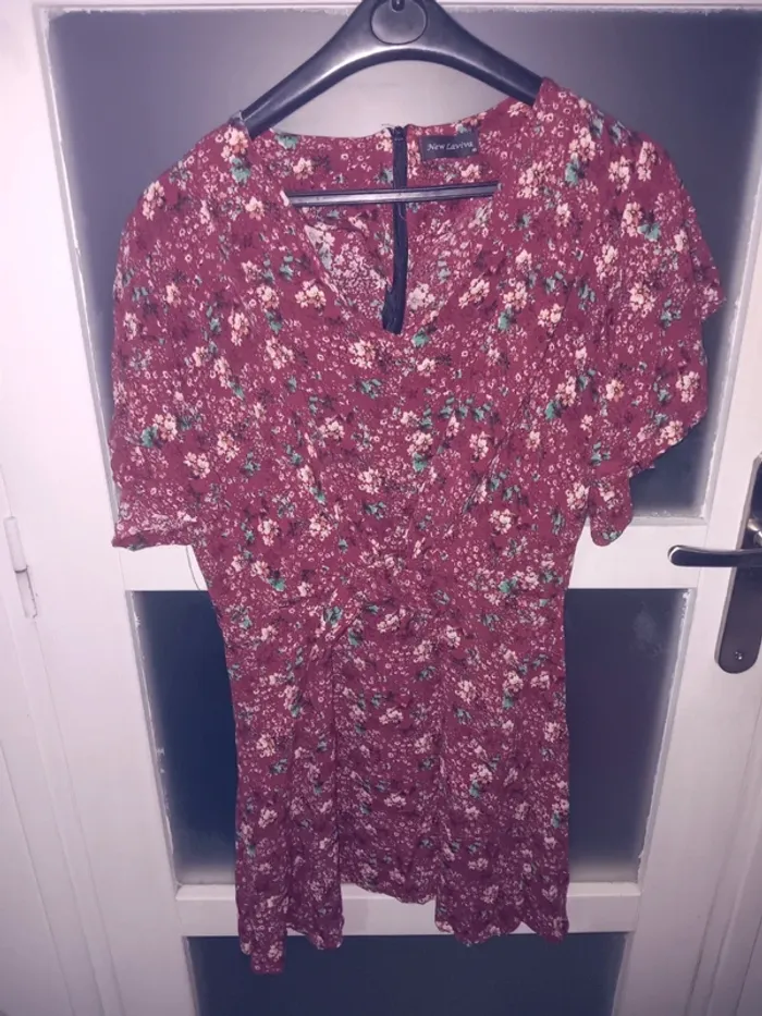 Robe fleurie bordeaux tailld 40 manches courtes, style bohème chic