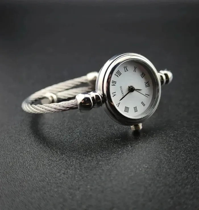 Montre-bracelet ronde argenté, style vintage