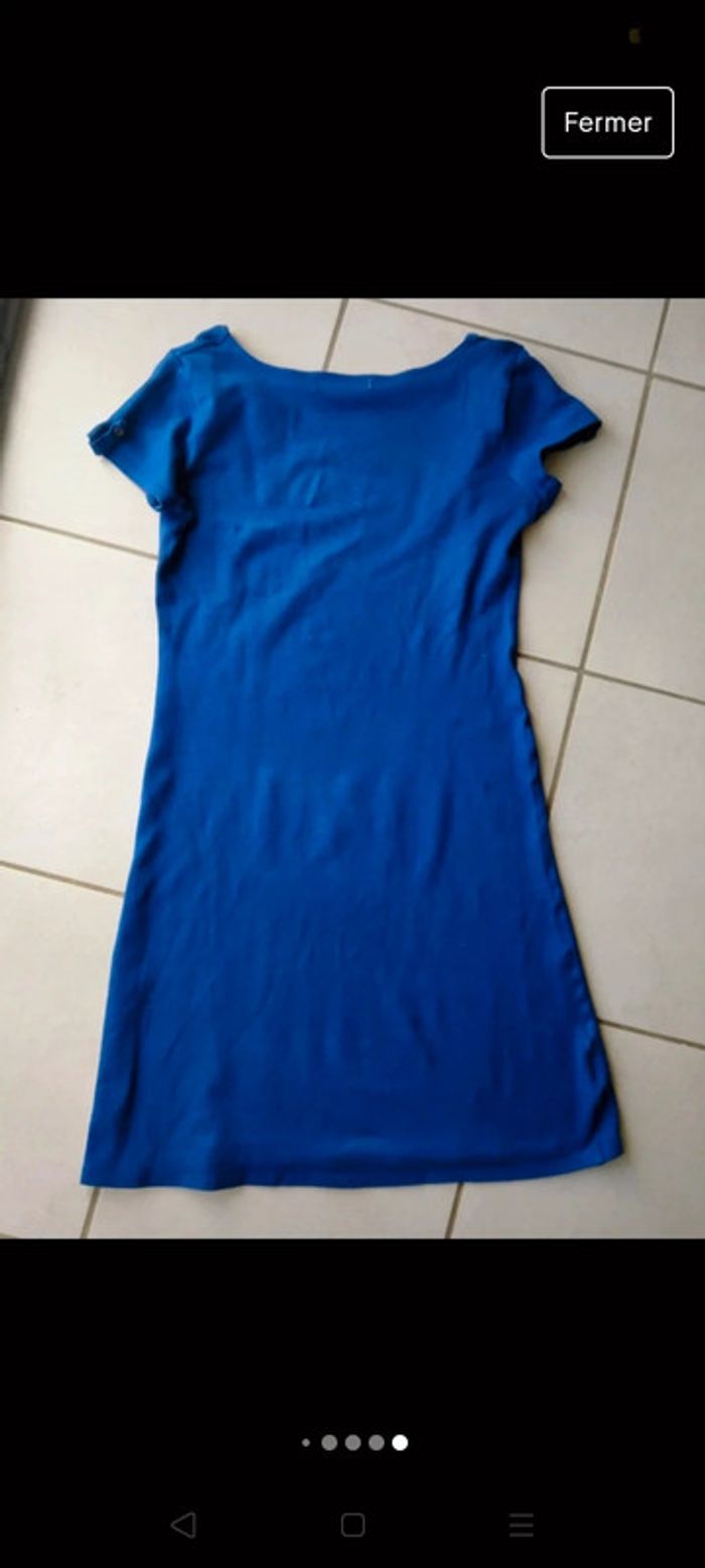 Robe bleue. Moulante. Cache cache.
Taille 38 - photo numéro 9