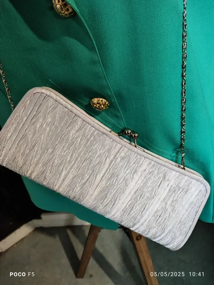 Sac  avec chaîne argenté