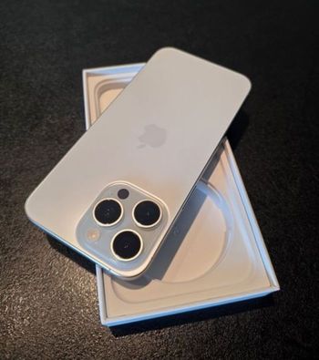 I P h o n e 15 pro max