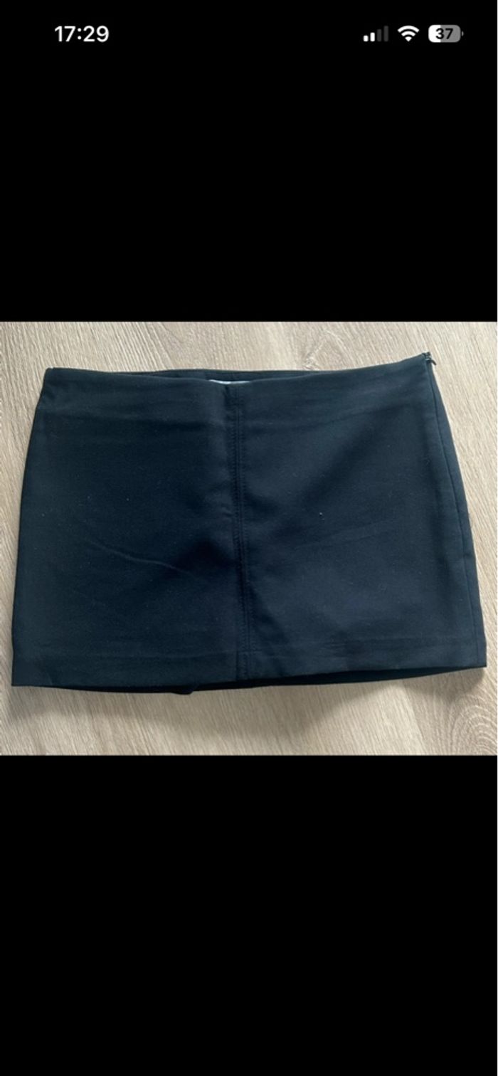 Jupe short noir bershka S - photo numéro 2